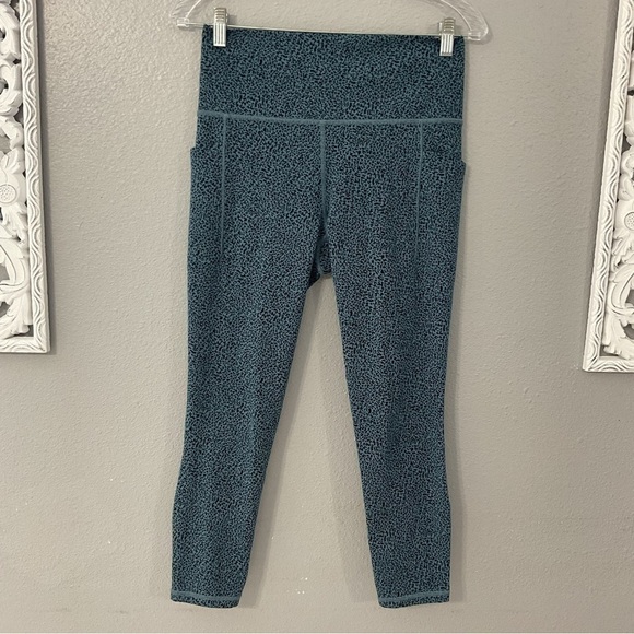 Athleta Stash Pocket II Textured Tight Blue Black Pebble size Medium B66 - Picture 2 of 11